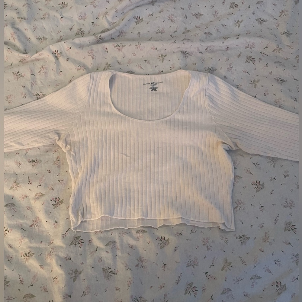 brandy melville ribbed cropped top and tillys kids blue straight leg jeans